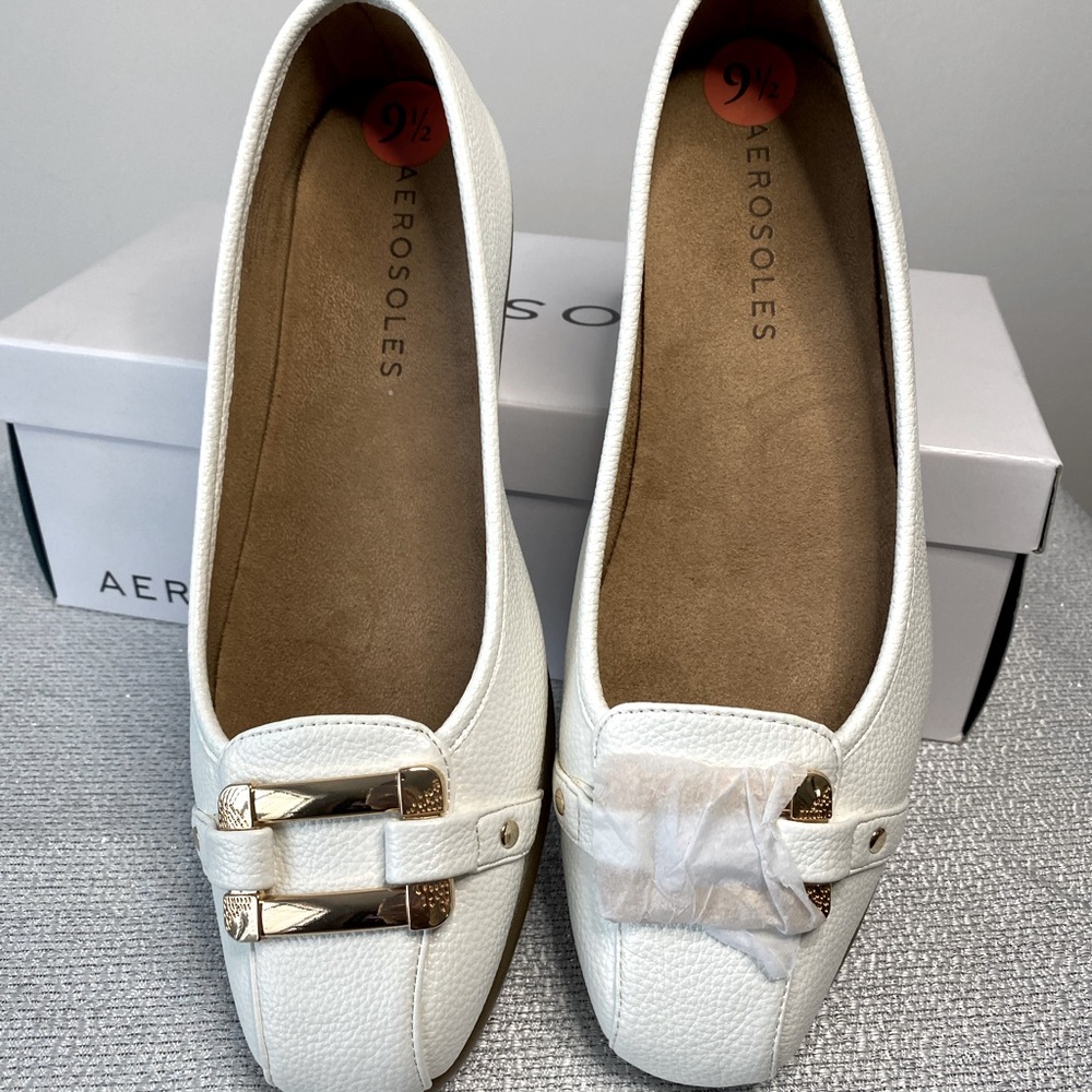 White Aerosoles Loafers! NWOT